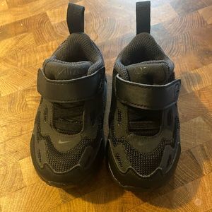 Infant sneakers